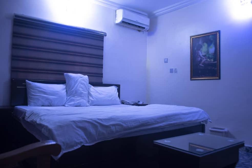 Kay Luxury Suites Uyo Eksteriør billede