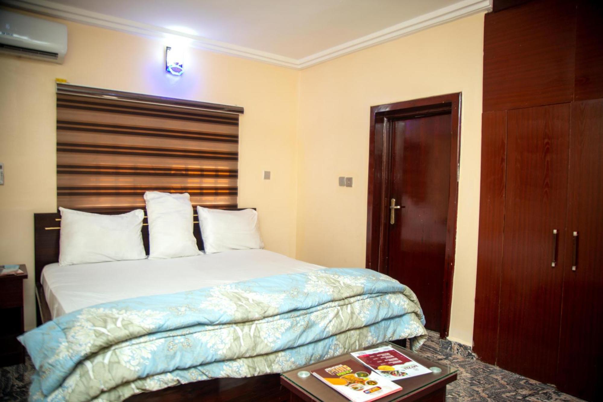Kay Luxury Suites Uyo Eksteriør billede